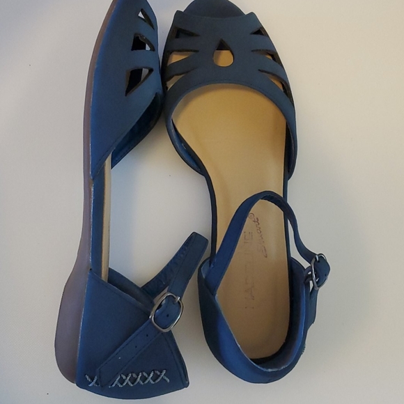 Madeline Stuart Blue Laser Cut Sandals Size 5.5 - Picture 4 of 5